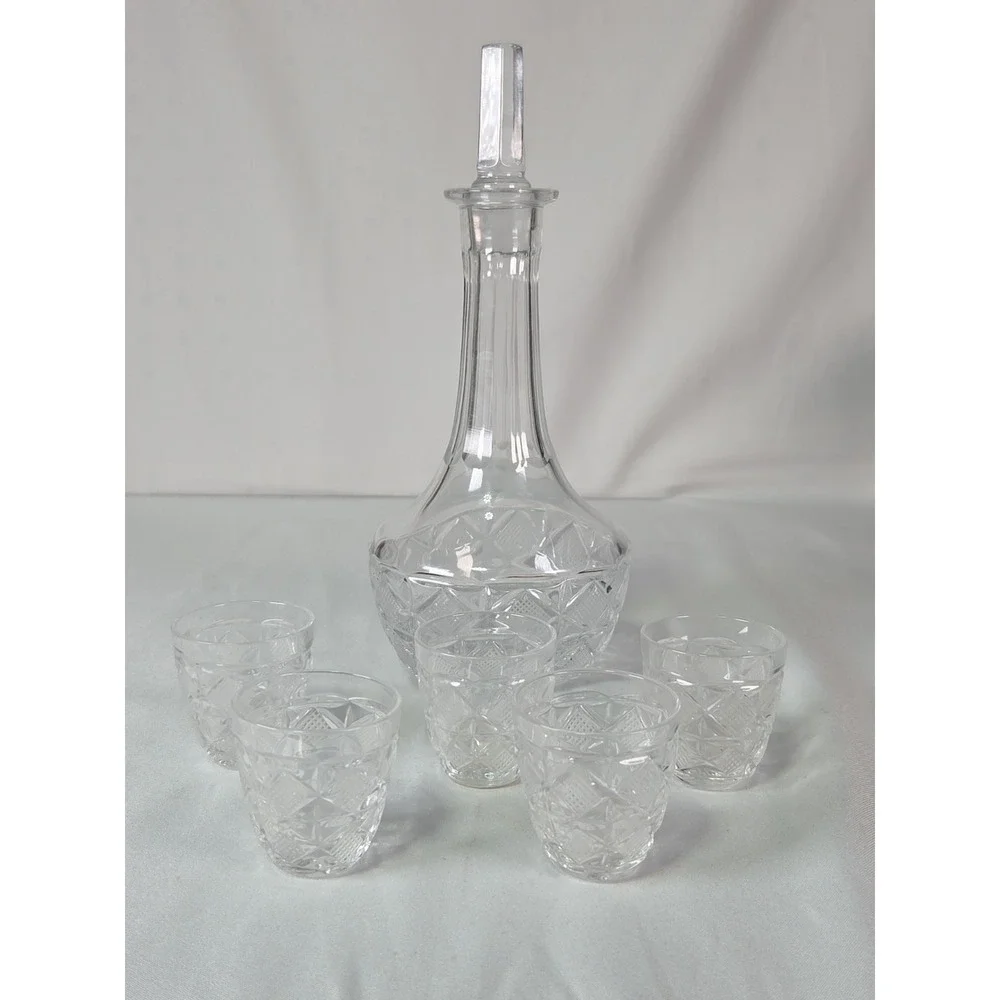 Lead Crystal Decanter with 5 Shot Glasses Diamond Patterned‎